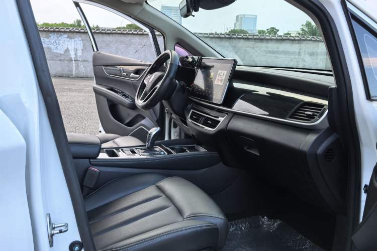 Used BYD Song MAX 2019 1.5T Automatic Smart Connect Ruiyi Sunroof Model 7 Seats China VI Standard Right Front Seat