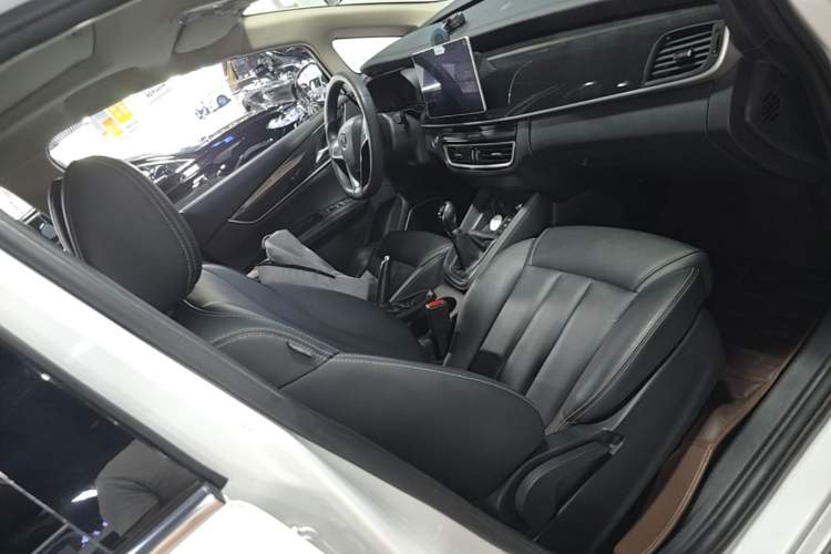 Used BYD Song MAX 2019 1.5T Manual Smart Connect Ruiyi Sunroof Model 6 Seats China VI Standard Right Front Seat
