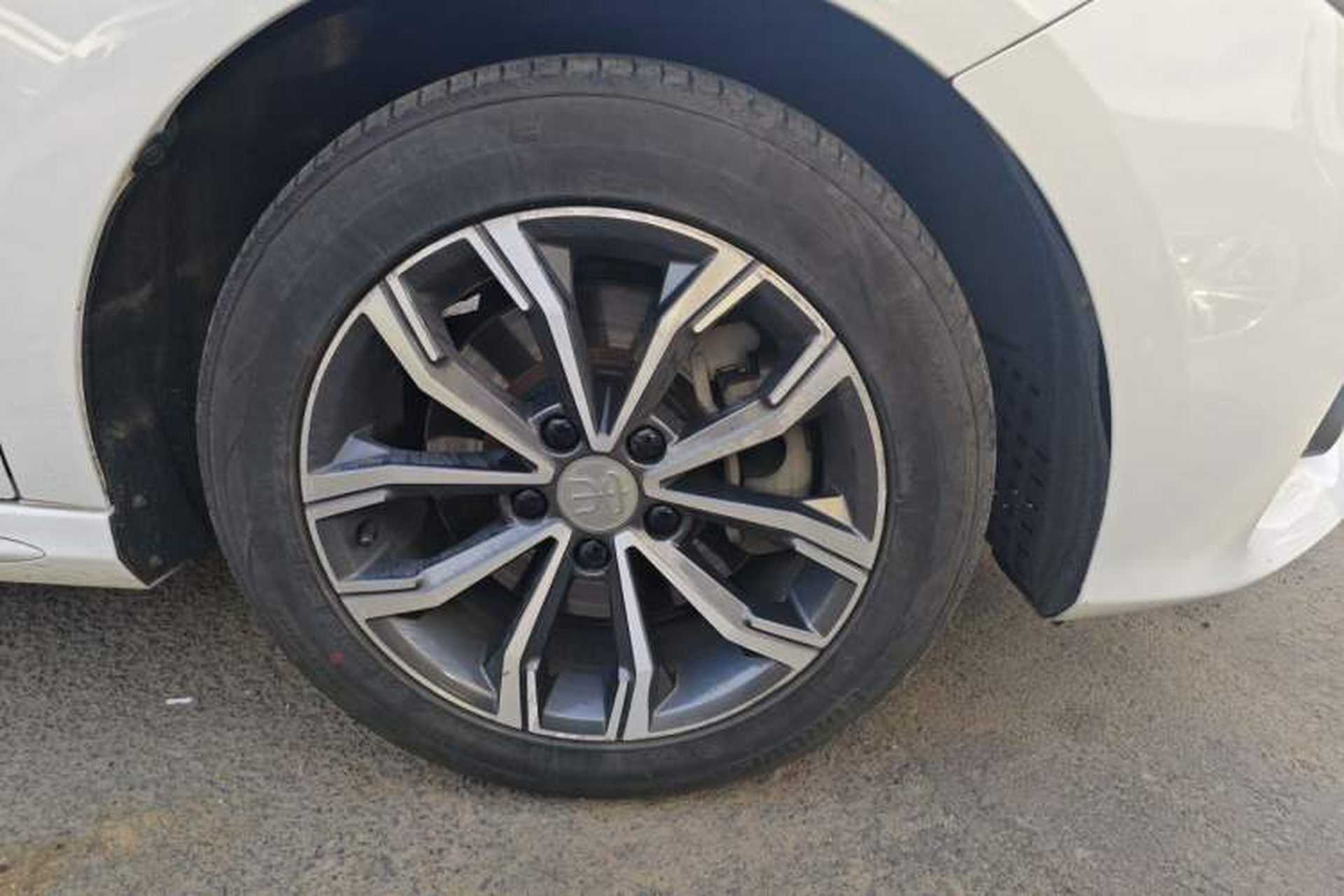 Used BYD Song MAX 2019 1.5T Automatic Smart Connect Ruiyi Sunroof Version 6 Seats China VI Standard Right Front Wheel Hub
