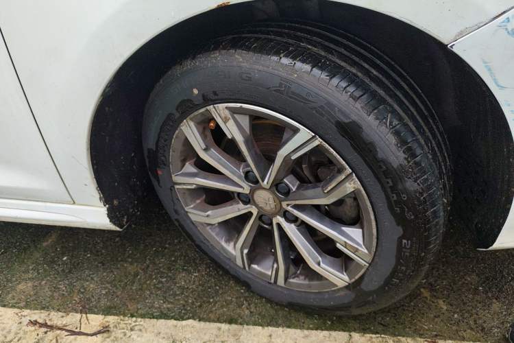 Used BYD Song MAX 2019 1.5T Automatic Smart Connect Ruiyi Sunroof Model 7 Seats China VI Standard Right Front Wheel Hub