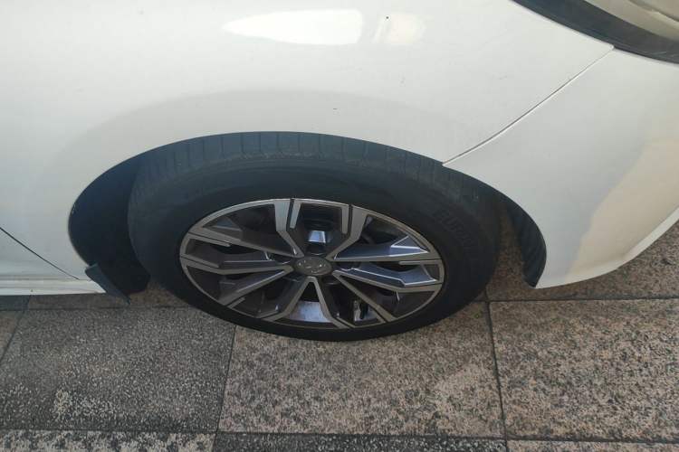Used BYD Song MAX 2019 1.5T Automatic Smart Connect ZhiLian RuiDong Model 7 Seats China V Emission Standard Right Front Wheel Hub