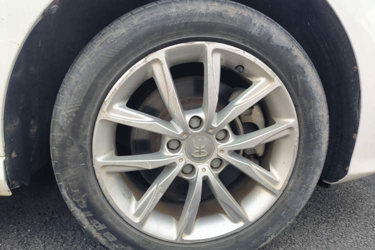 Used BYD Song MAX 2019 1.5T Manual Smart Connect Ruiyi Model 7 Seats China V Emission Standard Right Front Wheel Hub