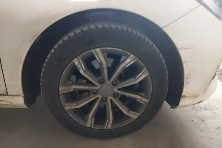 Used BYD Song MAX 2019 1.5T Automatic Smart Connect Ruiyi Sunroof Version 6 Seats China VI Standard Right Front Wheel Hub