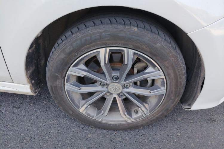 Used BYD Song MAX 2019 1.5T Automatic Smart Connect Ruiyi Sunroof Model 7 Seats China VI Standard Right Front Wheel Hub