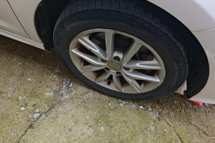 Used BYD Song MAX 2019 1.5T Manual Smart Connect Ruiyi Sunroof Model 6 Seats China VI Standard Right Front Wheel Hub