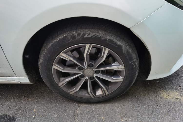 Used BYD Song MAX 2019 1.5T Automatic Smart Connect Prestige 7-Seater China VI Standard Right Front Wheel Hub