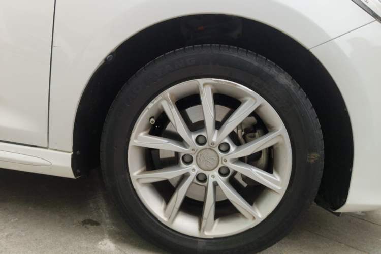 Used BYD Song MAX 2019 1.5T Manual Smart Connect Ruiyi Sunroof Model 7 Seats China VI Standard Right Front Wheel Hub