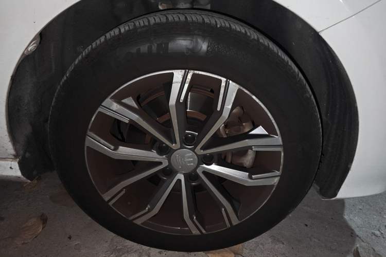 Used BYD Song MAX 2019 1.5T Automatic Smart Connect Prestige Model 6 Seats China VI Standard Right Front Wheel Hub