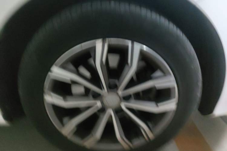 Used BYD Song MAX 2019 1.5T Automatic Smart Connect Ruiyi Sunroof Model 7 Seats China VI Standard Right Front Wheel Hub