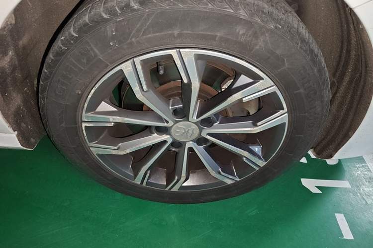 Used BYD Song MAX 2019 1.5T Automatic Smart Connect Prestige 7-Seater China V Standard Right Front Wheel Hub
