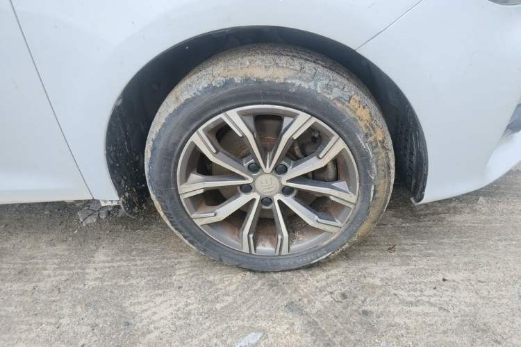 Used BYD Song MAX 2019 1.5T Automatic Smart Connect Ruiyi Model 6-Seater China V Standard Right Front Wheel Hub