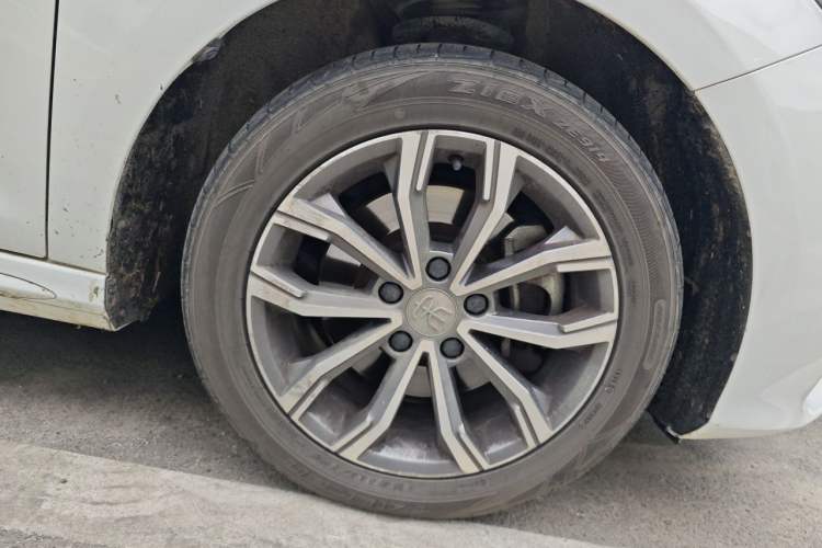 Used BYD Song MAX 2019 1.5T Automatic Smart Connect Ruiyi Sunroof Model 7 Seats China V Emission Standard Right Front Wheel Hub