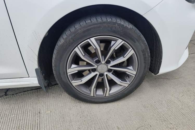 Used BYD Song MAX 2019 1.5T Automatic Smart Connect Ruiyi Sunroof Model 7 Seats China VI Standard Right Front Wheel Hub