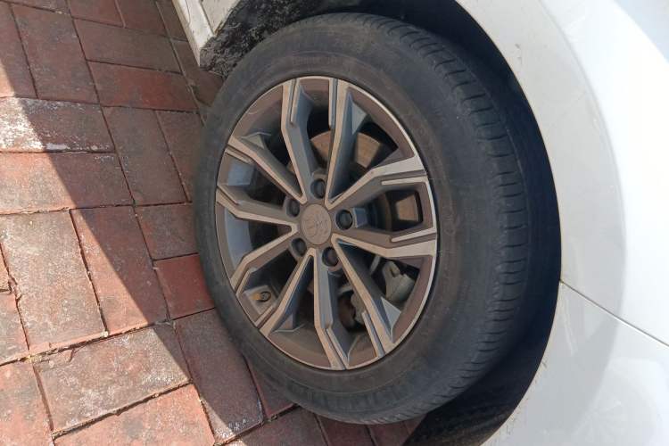 Used BYD Song MAX 2019 1.5T Automatic Smart Connect Ruiyi Sunroof Version 6 Seats China VI Standard Right Front Wheel Hub