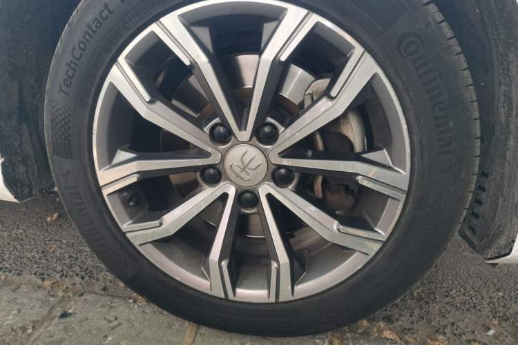 Used BYD Song MAX 2019 1.5T Automatic Smart Connect Prestige 7-Seater China VI Standard Right Front Wheel Hub