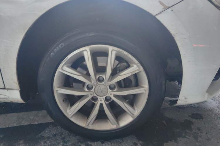 Used BYD Song MAX 2019 1.5T Manual Smart Connect Ruiyi Sunroof Model 7 Seats China VI Standard Right Front Wheel Hub