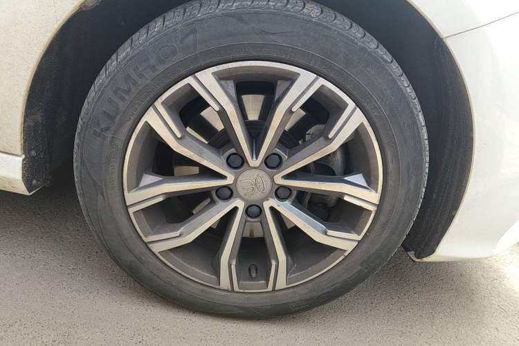 Used BYD Song MAX 2019 1.5T Automatic Smart Connect Prestige Model 6 Seats China VI Standard Right Front Wheel Hub