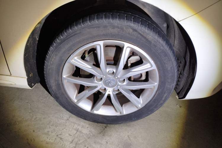 Used BYD Song MAX 2019 1.5T Manual Smart Connect Ruiyi Sunroof Model 7 Seats China VI Standard Right Front Wheel Hub