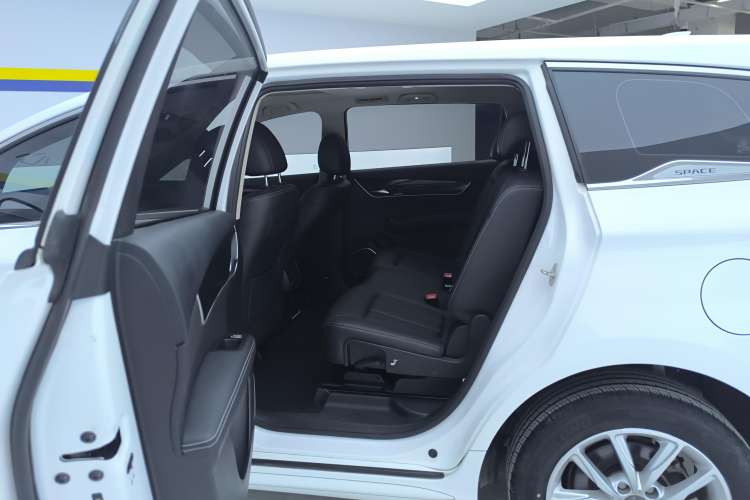 Used BYD Song MAX 2019 1.5T Manual Smart Connect Ruiyi Sunroof Model 7 Seats China VI Standard Right Rear Seat