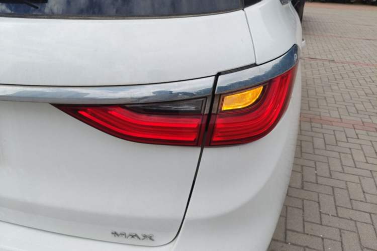 Used BYD Song MAX 2019 1.5T Automatic Smart Connect Prestige 7-Seater China VI Standard Right Rear Taillight
