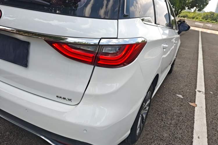 Used BYD Song MAX 2019 1.5T Automatic Smart Connect Ruiyi Sunroof Model 7 Seats China VI Standard Right Rear Taillight