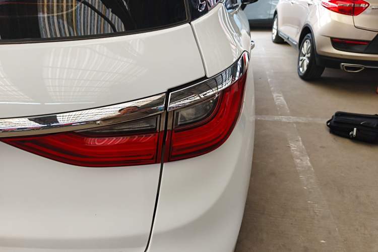 Used BYD Song MAX 2019 1.5T Automatic Smart Connect Ruiyi Sunroof Model 7 Seats China VI Standard Right Rear Taillight
