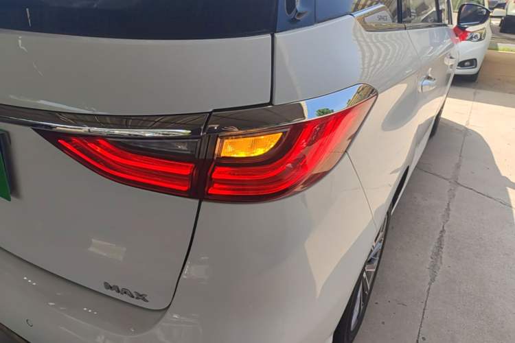 Used BYD Song MAX 2019 1.5T Automatic Smart Connect Prestige Model 6 Seats China VI Standard Right Rear Taillight