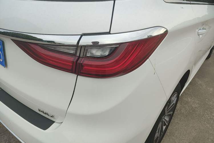 Used BYD Song MAX 2019 1.5T Automatic SmartConnect ZhiLian RuiDong Edition with 6 Seats China VI Standard Right Rear Taillight