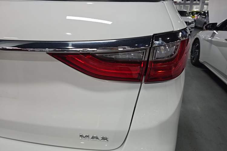 Used BYD Song MAX 2019 1.5T Manual Smart Connect Ruiyi Sunroof Model 6 Seats China VI Standard Right Rear Taillight
