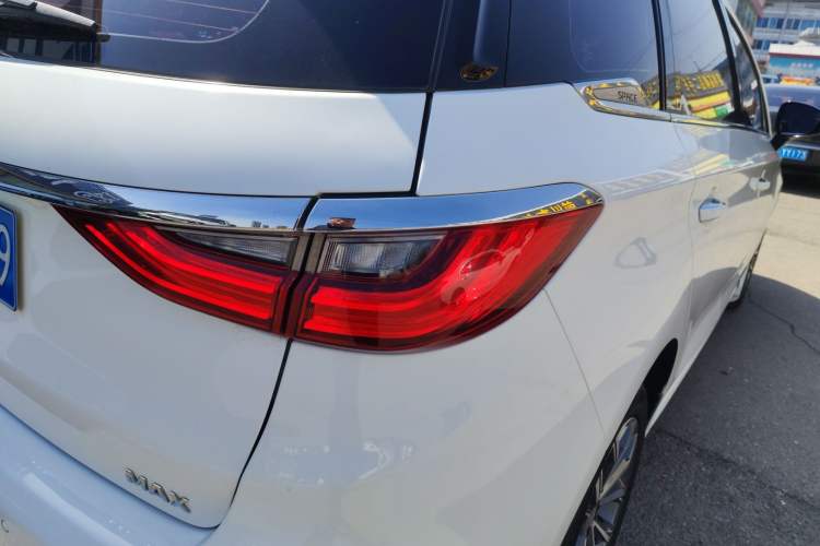 Used BYD Song MAX 2019 1.5T Automatic Smart Connect Ruiyi Sunroof Version 6 Seats China VI Standard Right Rear Taillight