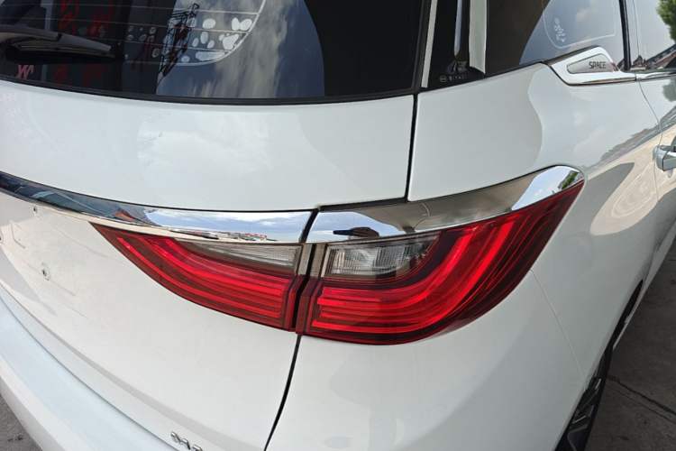 Used BYD Song MAX 2019 1.5T Automatic Smart Connect Prestige Model 6 Seats China VI Standard Right Rear Taillight