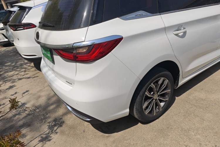 Used BYD Song MAX 2019 1.5T Automatic Smart Connect Ruiyi Model 6 Seats China VI Standard Right Rear Taillight