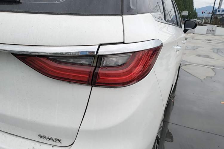Used BYD Song MAX 2019 1.5T Automatic Smart Connect Ruiyi Sunroof Model 7 Seats China VI Standard Right Rear Taillight