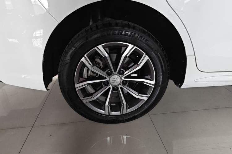 Used BYD Song MAX 2019 1.5T Automatic Smart Connect Ruiyi Sunroof Model 7 Seats China VI Standard Right Rear Wheel Hub