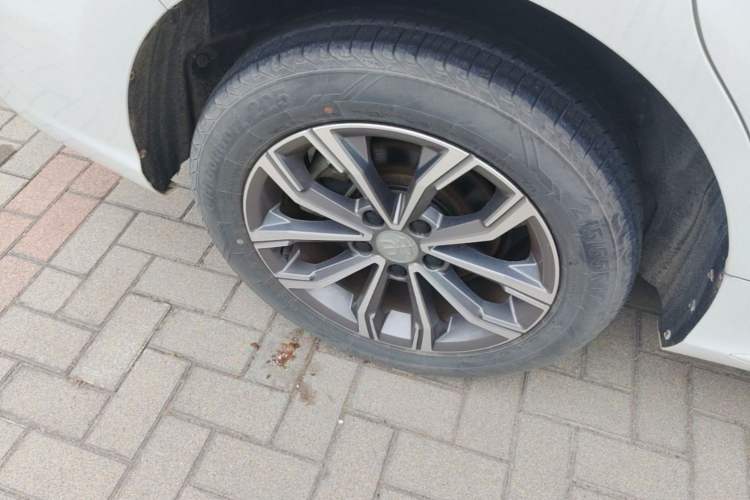 Used BYD Song MAX 2019 1.5T Automatic Smart Connect Prestige 7-Seater China VI Standard Right Rear Wheel Hub