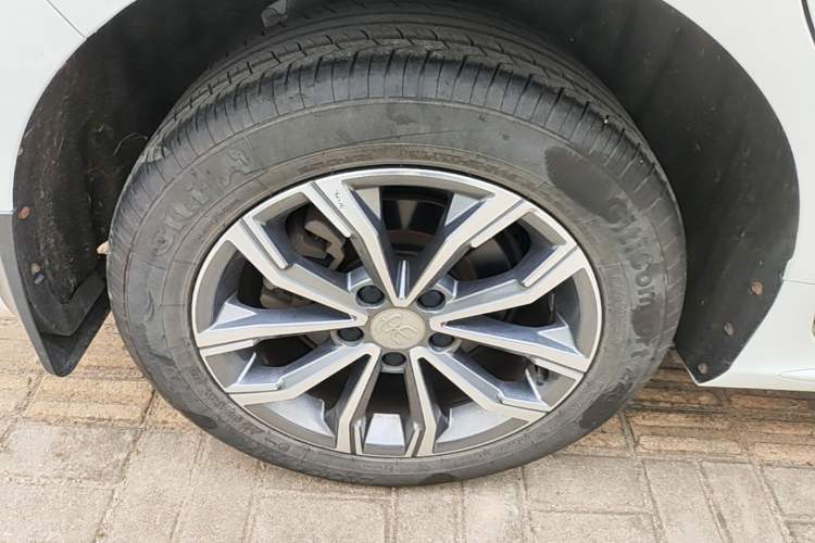 Used BYD Song MAX 2019 1.5T Automatic Smart Connect Ruiyi Sunroof Model 7 Seats China VI Standard Right Rear Wheel Hub