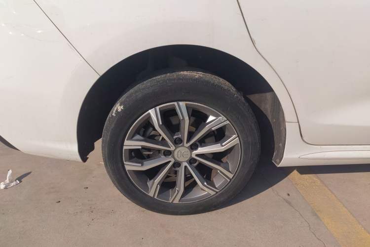 Used BYD Song MAX 2019 1.5T Automatic Smart Connect ZhiLian RuiDong Model 7 Seats China VI Standard Right Rear Wheel Hub