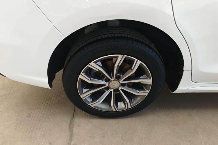 Used BYD Song MAX 2019 1.5T Automatic Smart Connect Ruiyi Sunroof Model 7 Seats China VI Standard Right Rear Wheel Hub