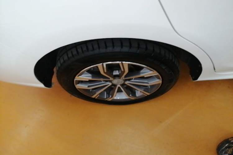 Used BYD Song MAX 2019 1.5T Automatic Smart Connect Ruiyi Sunroof Model 7 Seats China VI Standard Right Rear Wheel Hub