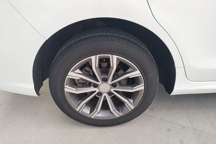 Used BYD Song MAX 2019 1.5T Automatic Smart Connect Ruiyi Sunroof Model 7 Seats China VI Standard Right Rear Wheel Hub