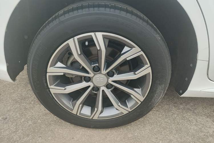 Used BYD Song MAX 2019 1.5T Automatic SmartConnect ZhiLian RuiDong Edition with 6 Seats China VI Standard Right Rear Wheel Hub
