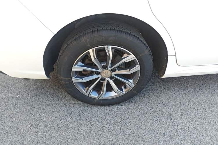 Used BYD Song MAX 2019 1.5T Automatic Smart Connect Ruiyi Sunroof Model 7 Seats China VI Standard Right Rear Wheel Hub