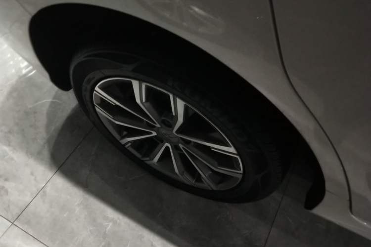 Used BYD Song MAX 2019 1.5T Automatic SmartConnect ZhiLian RuiDong Edition with 6 Seats China VI Standard Right Rear Wheel Hub