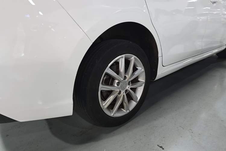 Used BYD Song MAX 2019 1.5T Manual Smart Connect Ruiyi Sunroof Model 6 Seats China VI Standard Right Rear Wheel Hub
