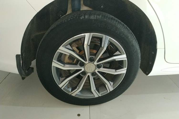 Used BYD Song MAX 2019 1.5T Automatic Smart Connect Ruiyi Sunroof Version 6 Seats China VI Standard Right Rear Wheel Hub