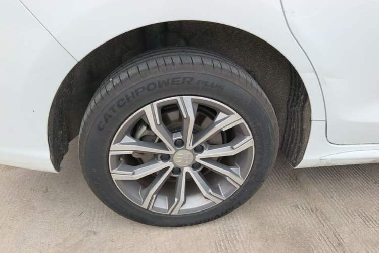 Used BYD Song MAX 2019 1.5T Automatic Smart Connect Ruiyi Sunroof Version 6 Seats China VI Standard Right Rear Wheel Hub