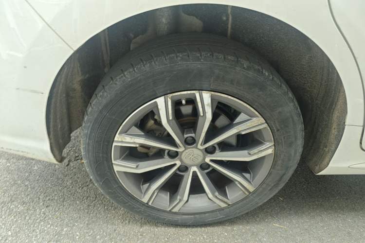 Used BYD Song MAX 2019 1.5T Automatic Smart Connect Prestige Model 6 Seats China VI Standard Right Rear Wheel Hub