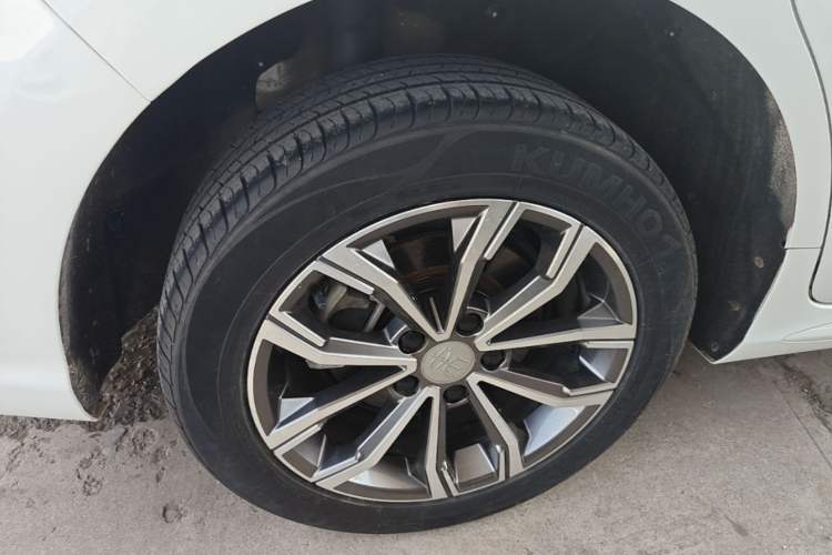 Used BYD Song MAX 2019 1.5T Automatic Smart Connect Prestige Model 6 Seats China VI Standard Right Rear Wheel Hub