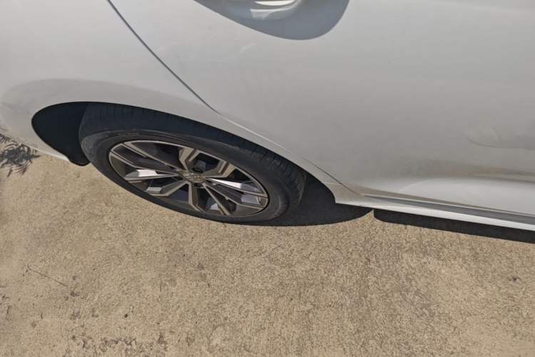 Used BYD Song MAX 2019 1.5T Automatic Smart Connect Ruiyi Model 6 Seats China VI Standard Right Rear Wheel Hub