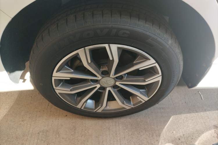 Used BYD Song MAX 2019 1.5T Automatic Smart Connect Ruiyi Sunroof Version 6 Seats China VI Standard Right Rear Wheel Hub